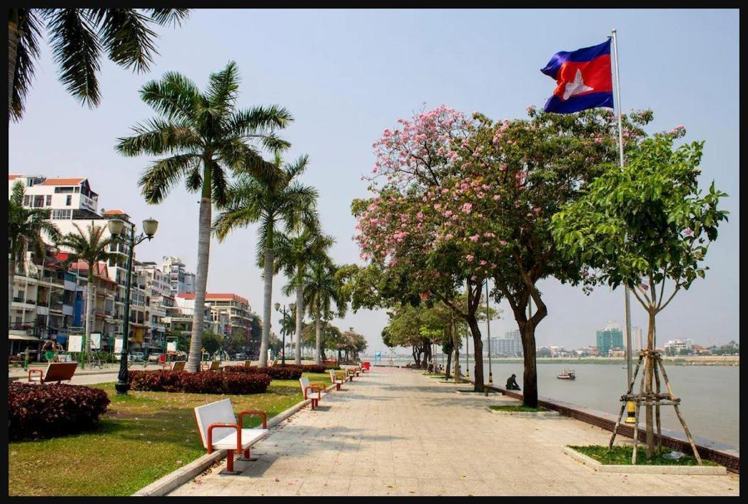Hotel De Palace Phnom Penh Exteriör bild